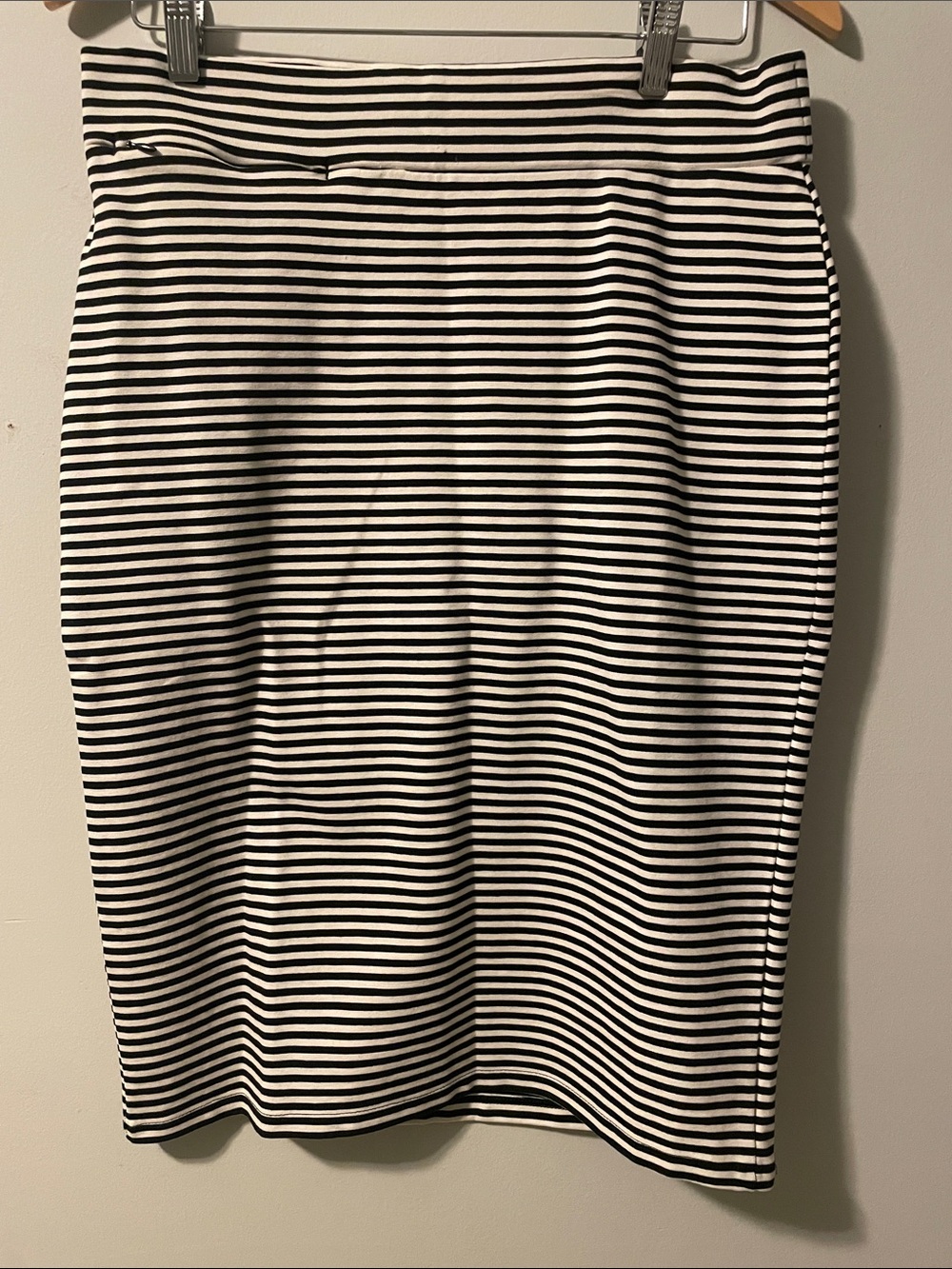 NWT Toad&Co black/white striped skirt with zipper front pocket. size: medium